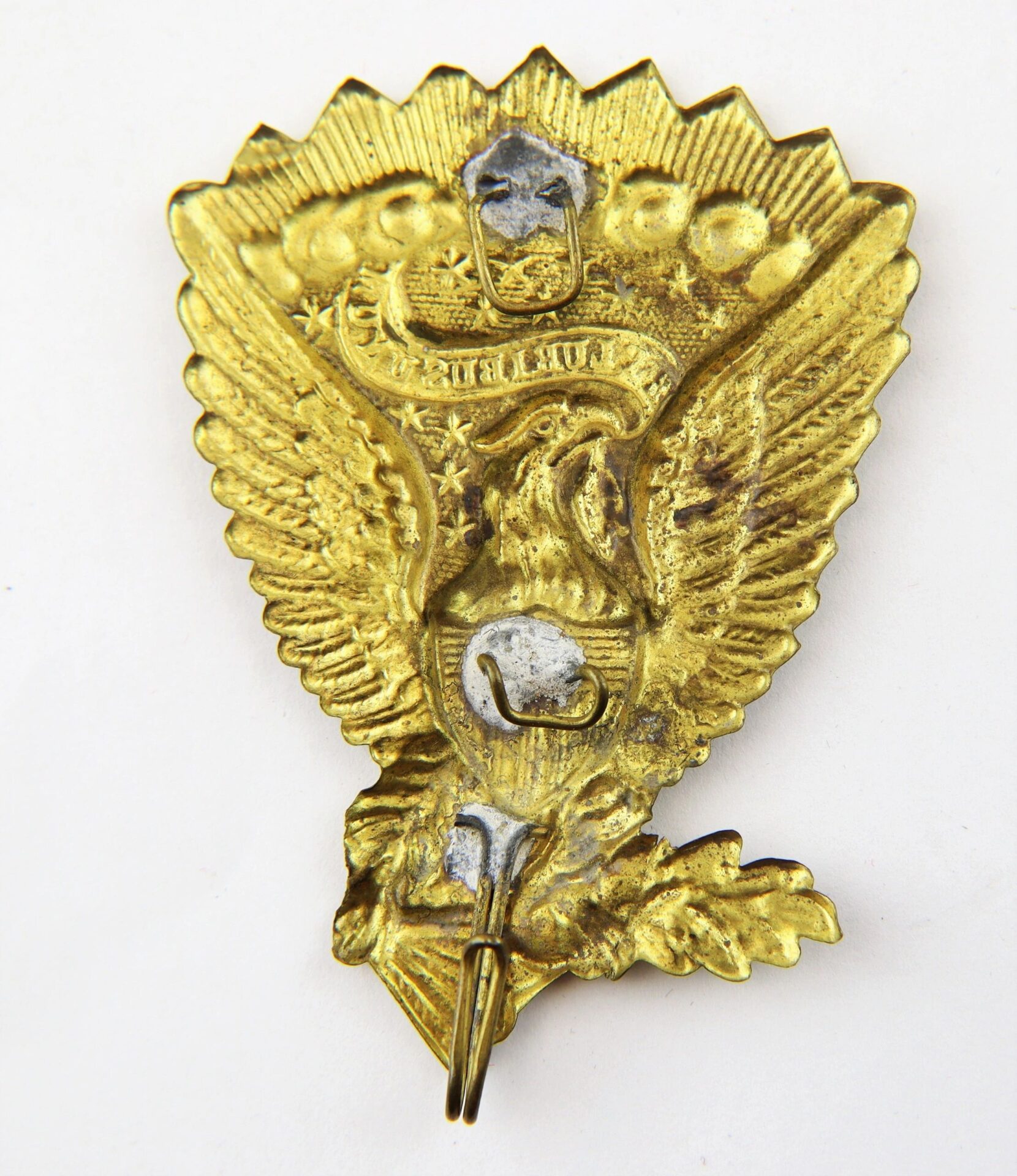 The "Jeff Davis" Hardee Hat Insignia—gold-colored metal, heraldic eagle with spread wings, three fastening clips on the back—is shown against a white background.
