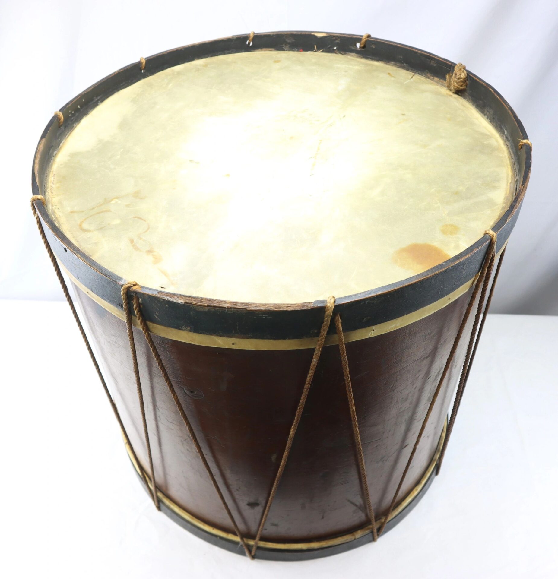 The “Galvanized Yankees” Regimental Bass Drum of the 1st U.S. Volunteers features a cylindrical wooden body, natural skin drumhead, and rope tensioning, shown against a white background.