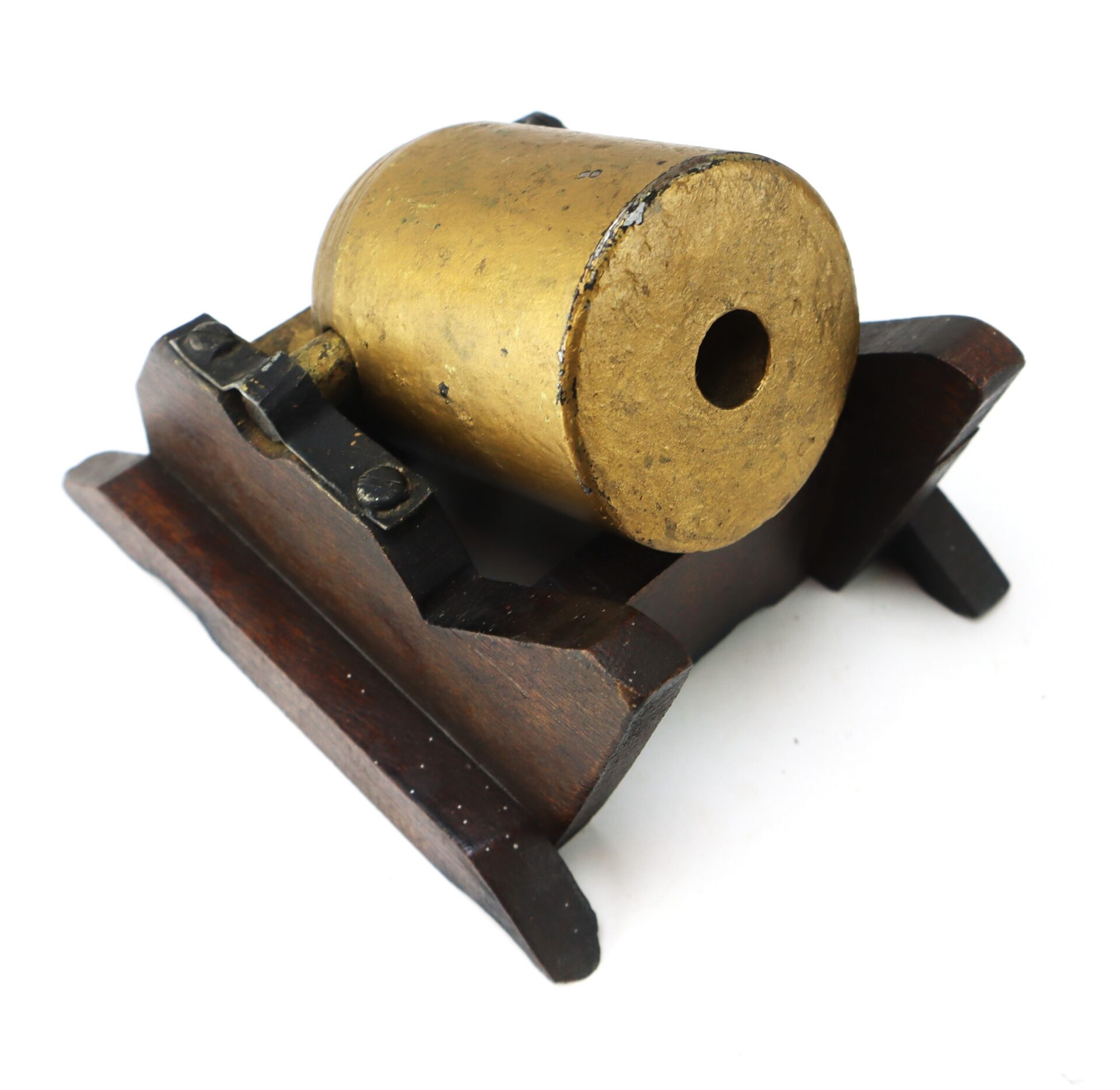 Brass and wood model of a small cannon or mortar, with a cylindrical barrel mounted on a wooden base.